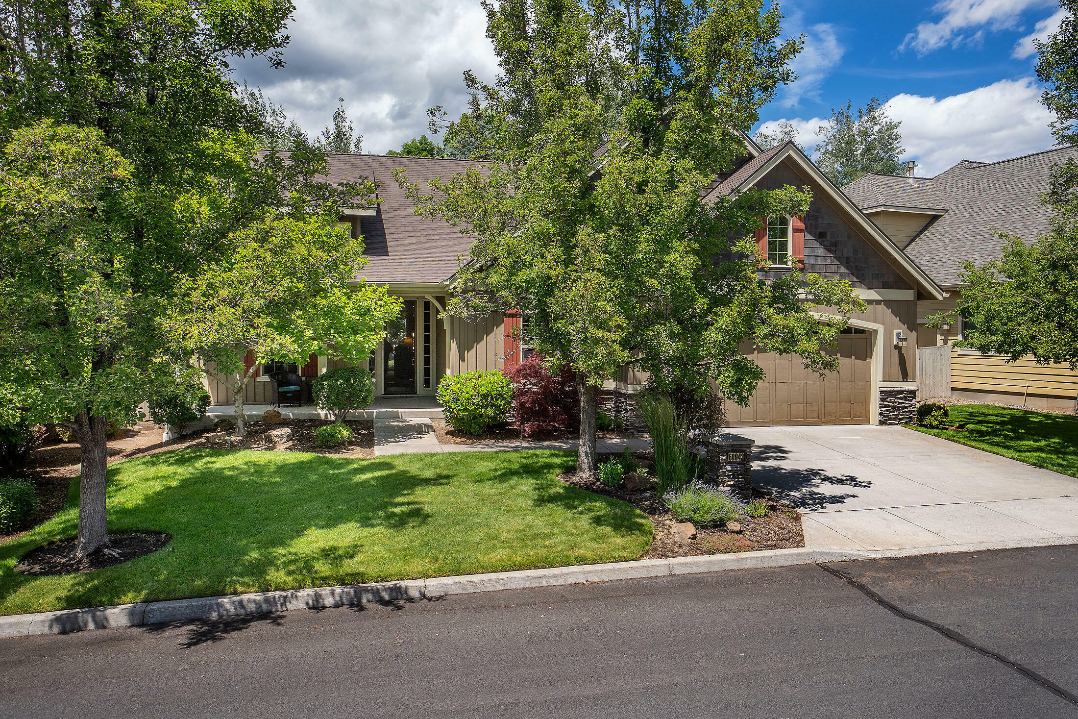 Property Photo: 60943 Summerwood Way OR 97702