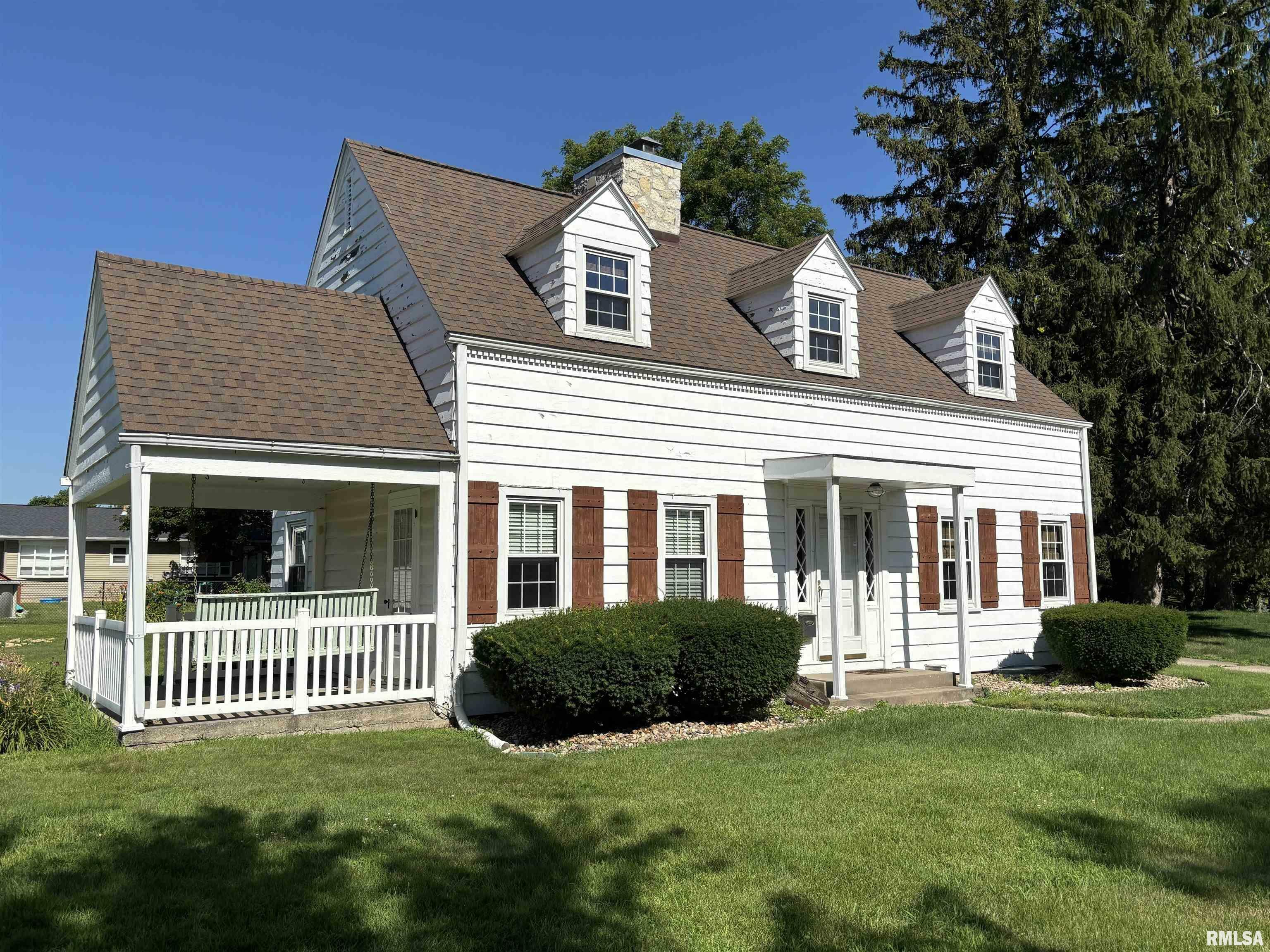 Property Photo: 1405 Caroline Avenue IA 52732