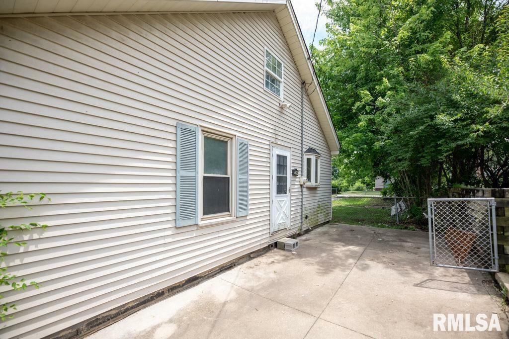 Property Photo:  7710 S Jefferson Street  IL 61607 