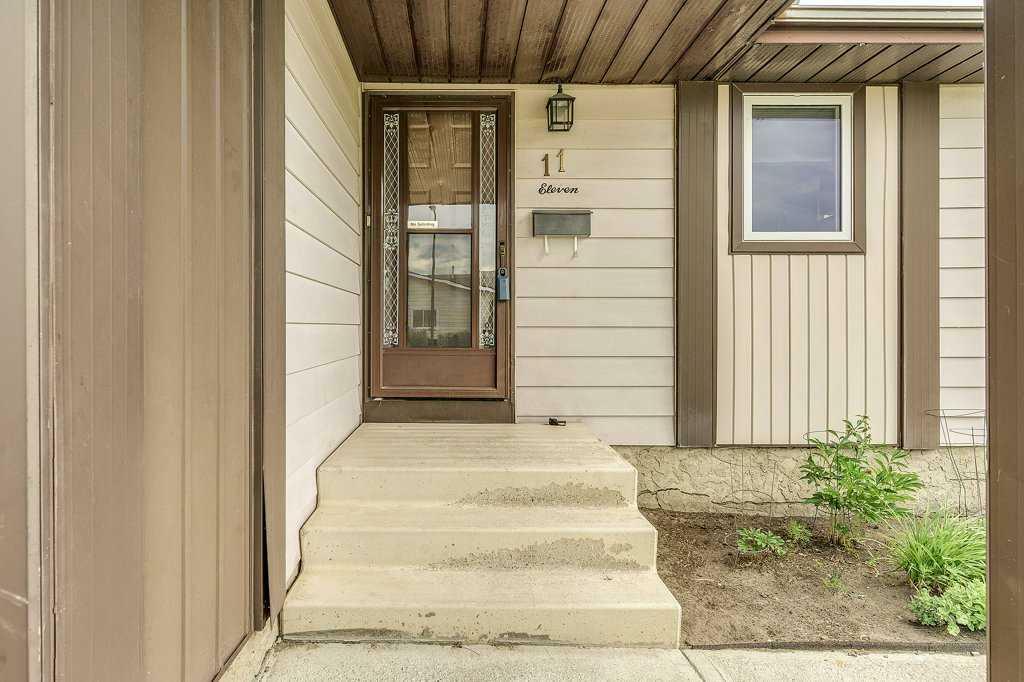 Property Photo: 11 Howlett Avenue AB T4N 6K2