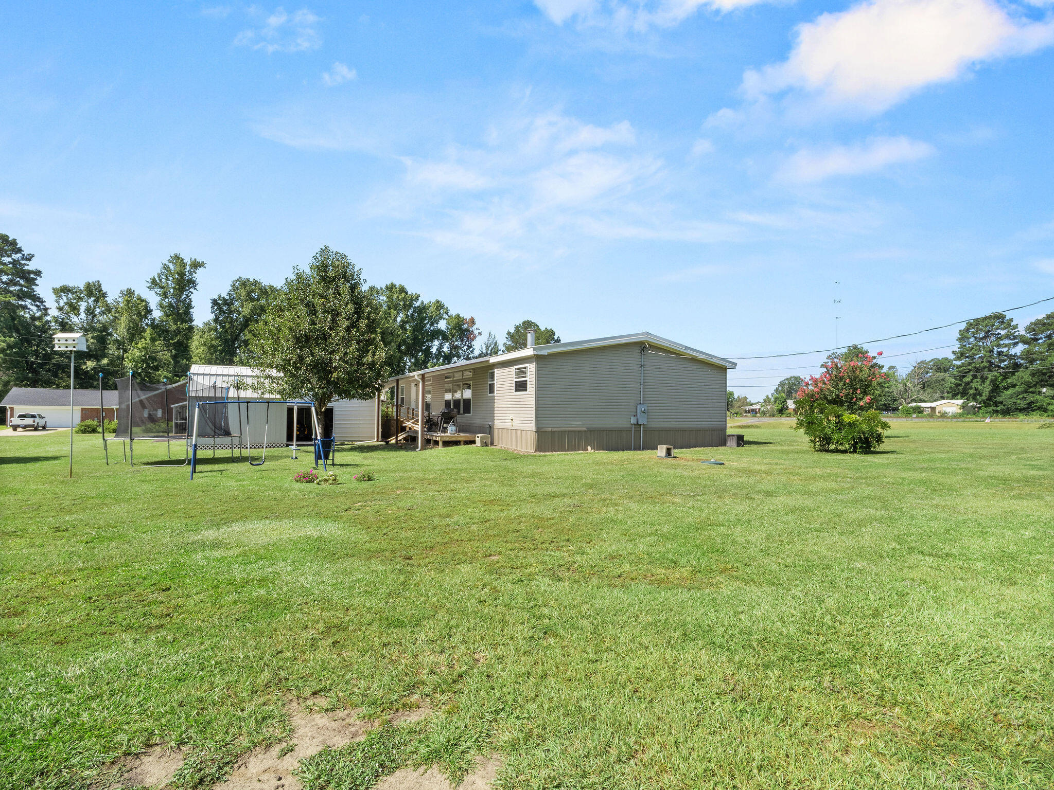 Property Photo: 5099 Main St LA 71403