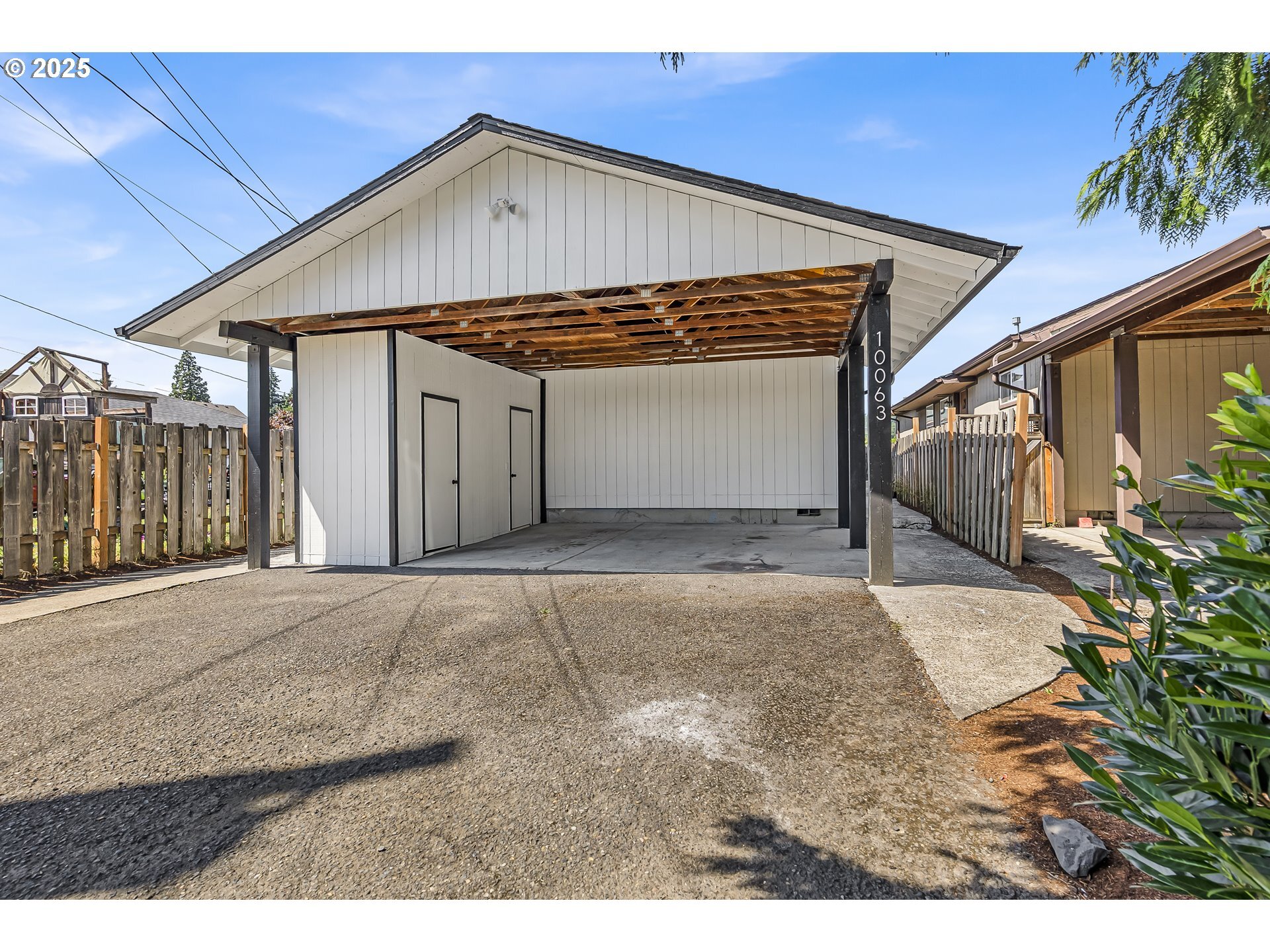 Property Photo: 10063 SE Brandeis St OR 97015