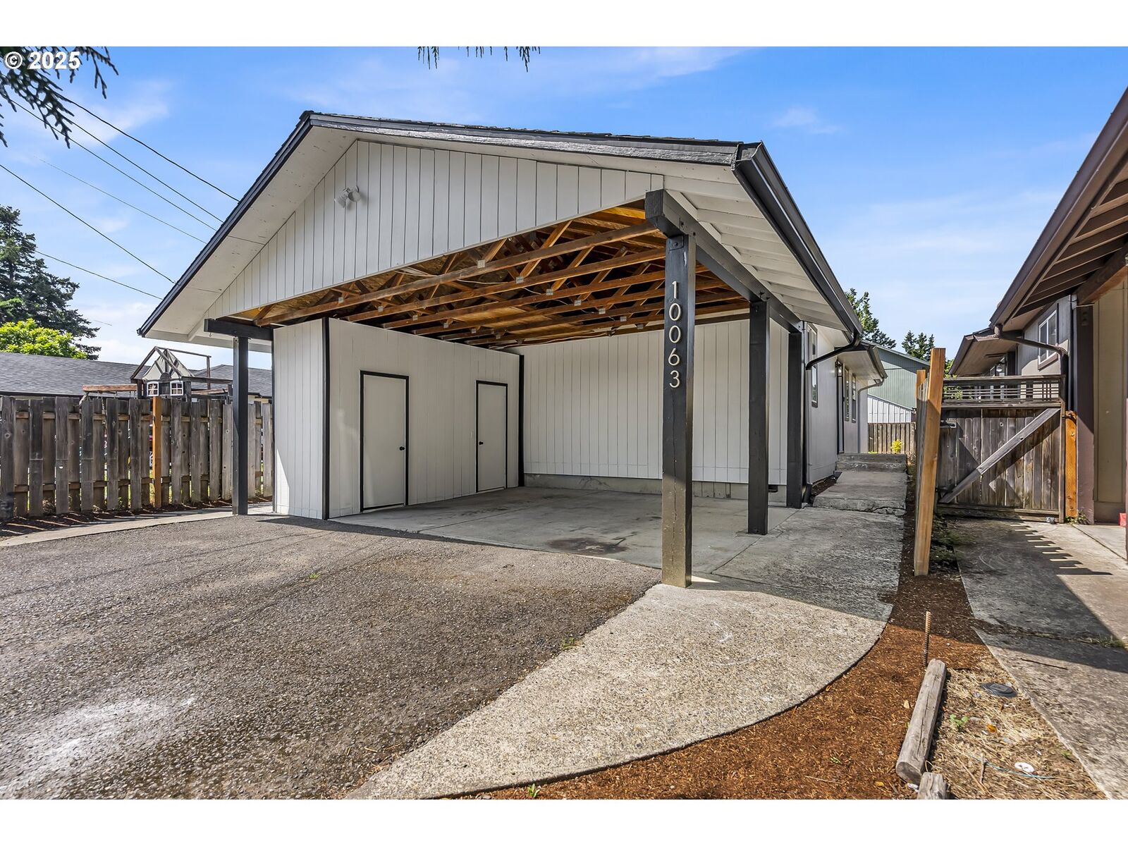 Property Photo: 10063 SE Brandeis St OR 97015