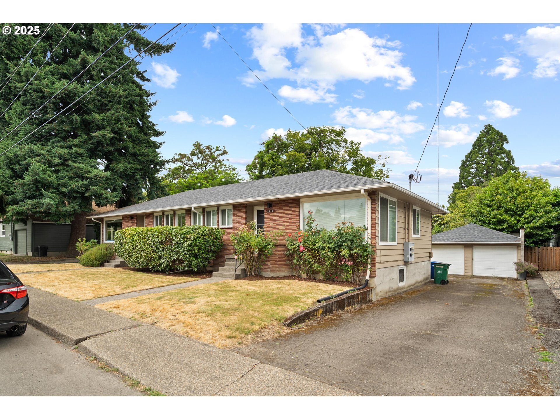 Property Photo: 2915 SE Monroe St OR 97222