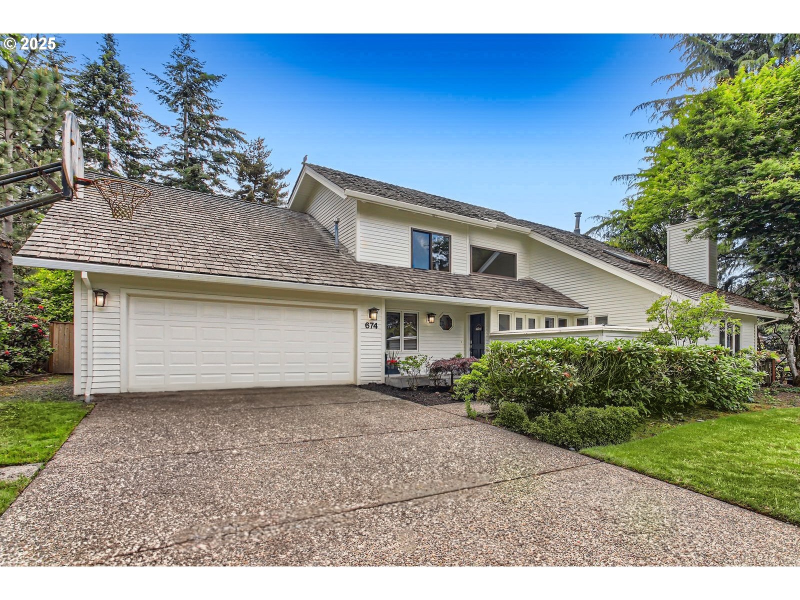 Property Photo: 674 Livingood Ln OR 97034