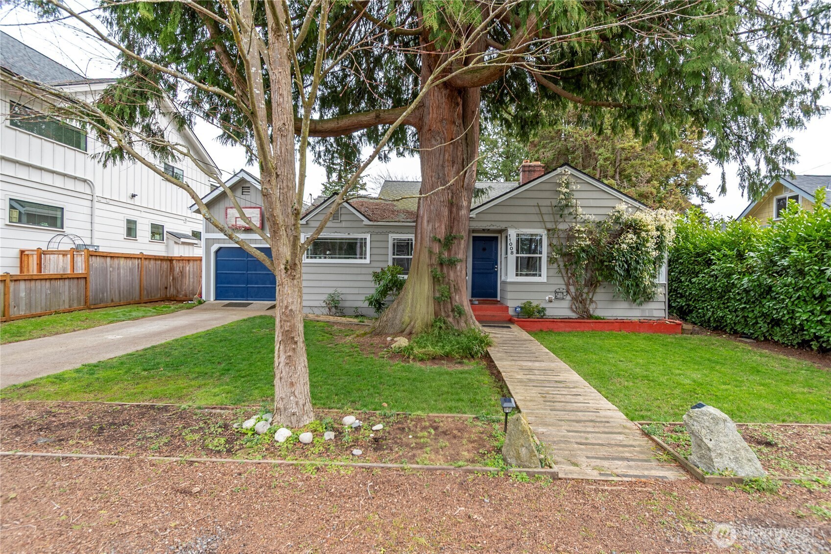 Property Photo: 11008 Dayton Avenue N WA 98133