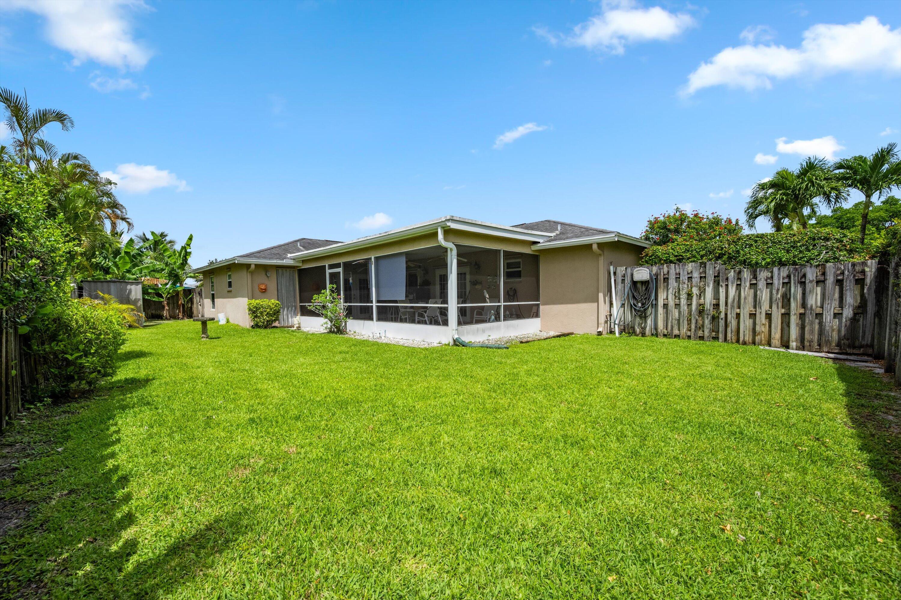 Property Photo: 1692 Brae Burn Place FL 33414