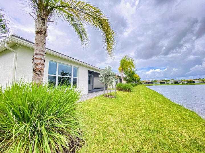 Property Photo:  11377 SW Willow Lane  FL 34987 
