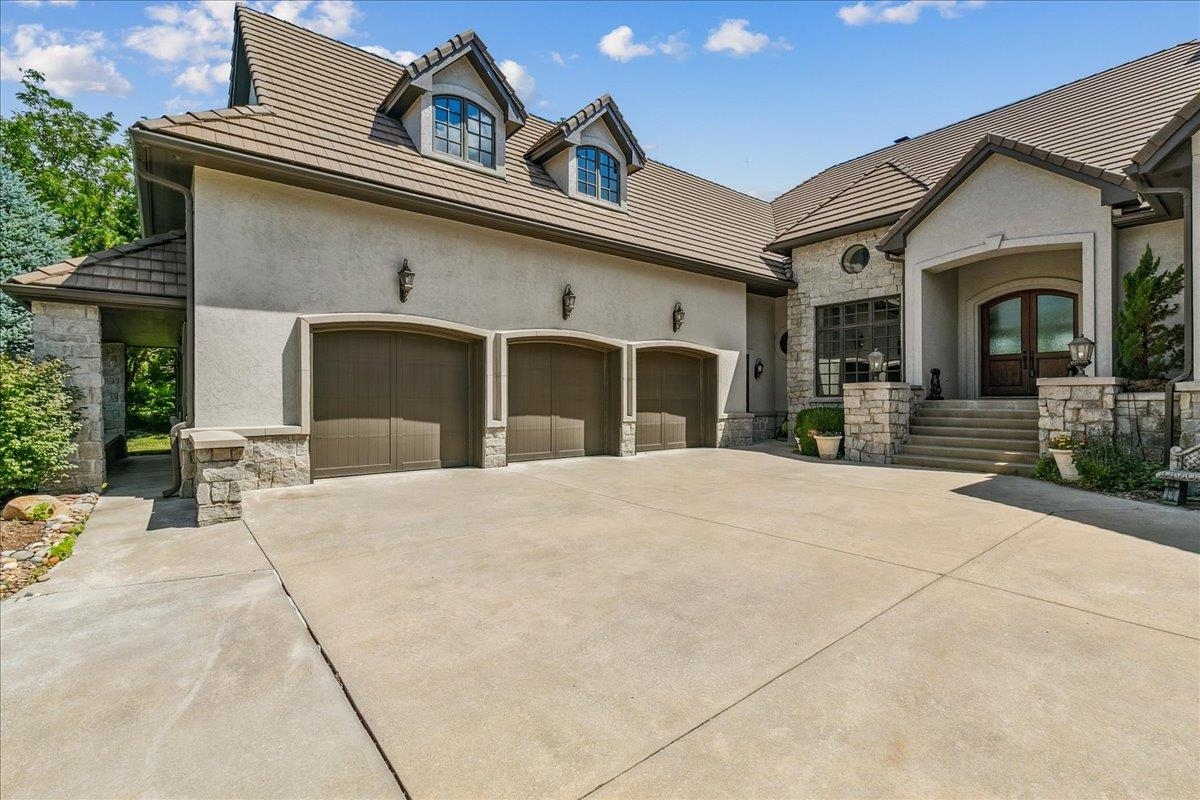 Property Photo: 115 E Pine Meadow Ct KS 67002