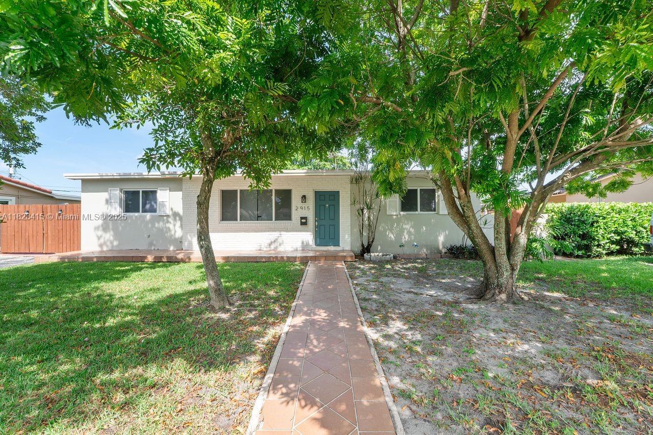 Property Photo: 2915 SW 92nd Pl FL 33165