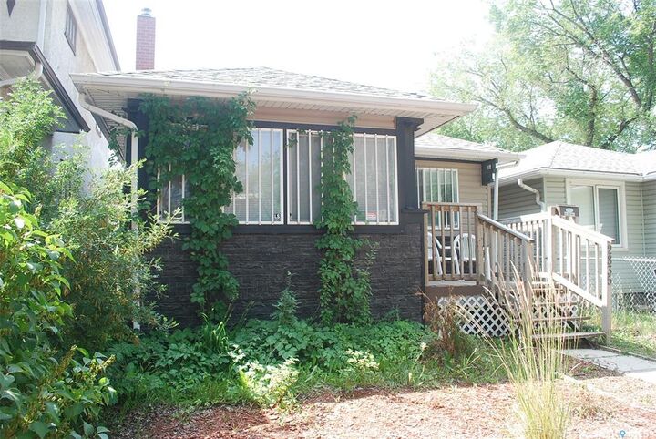 Property Photo: 2835 Dewdney Avenue SK S4T 0X8