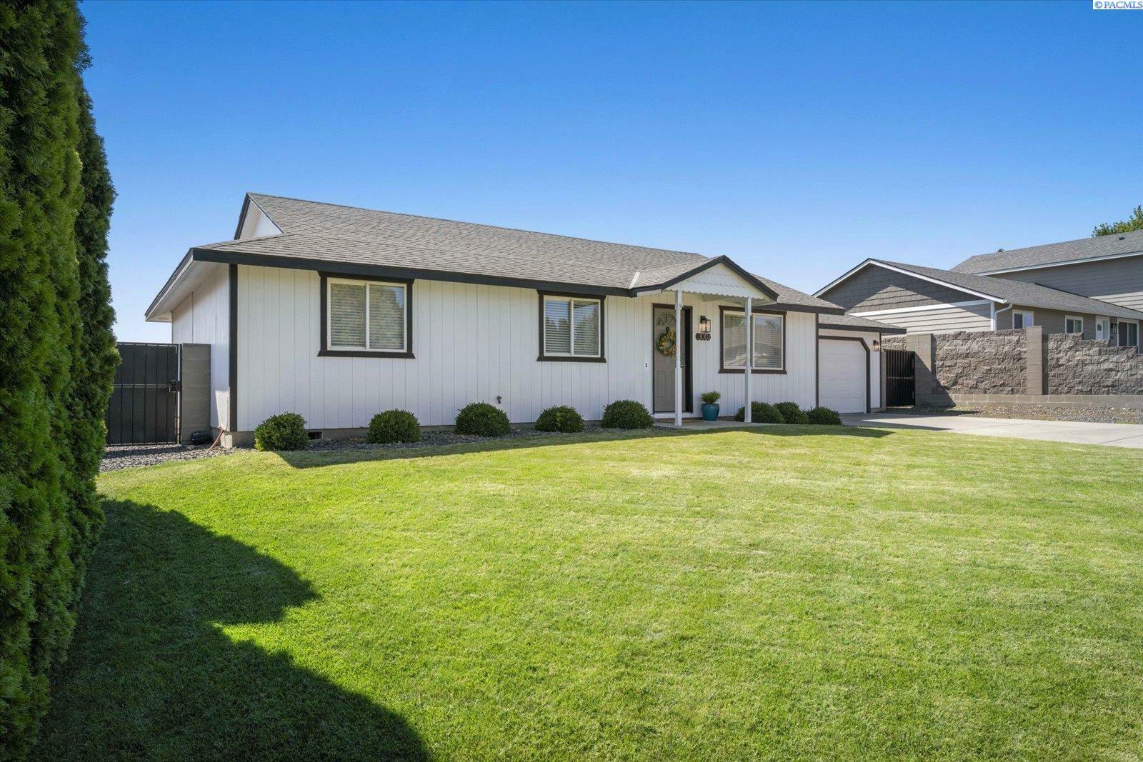 Property Photo: 3007 Rose St WA 99353