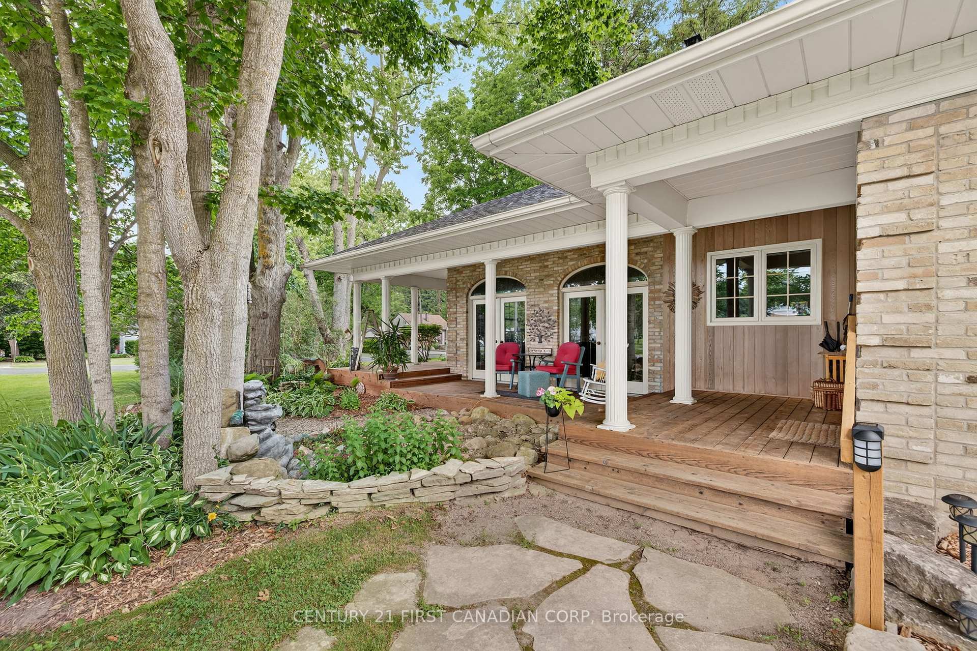 Property Photo: 24439 Poplar Hill Road ON N0M 2A0