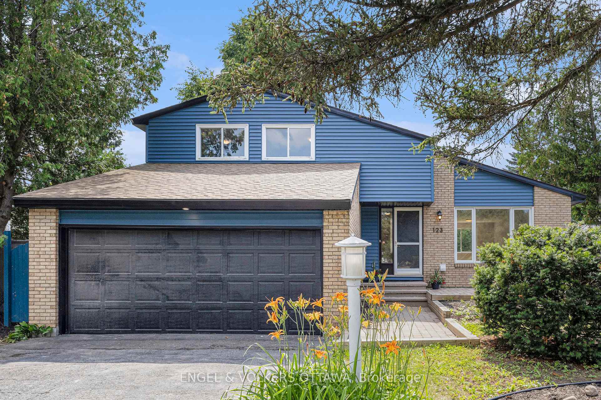 Property Photo: 123 Tripp Crescent ON K2J 1M5