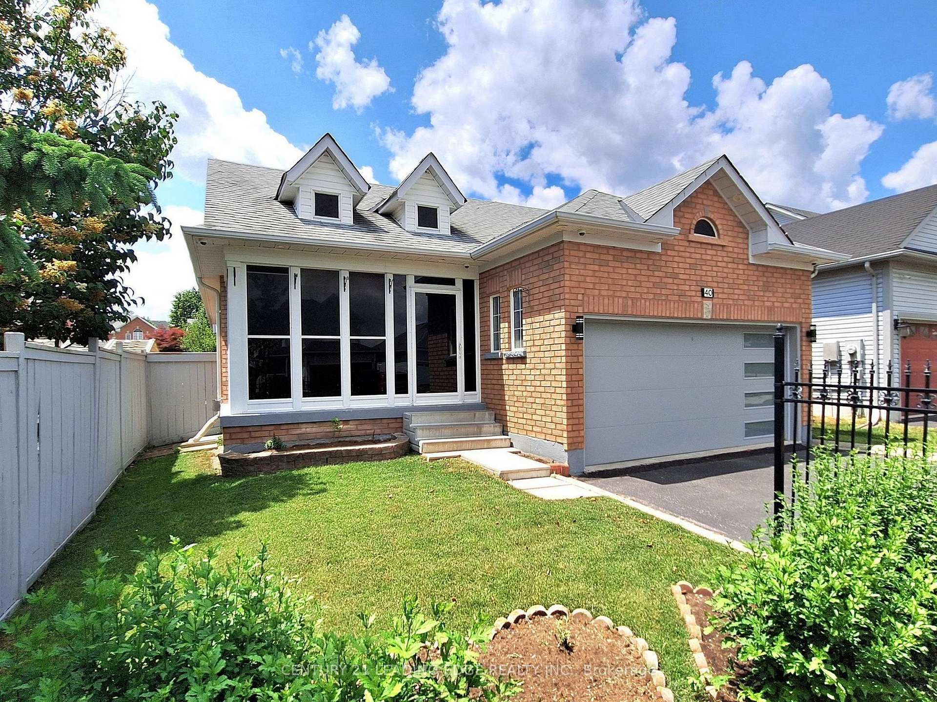 Property Photo: 40 Silverstone Crescent ON L4P 4A4