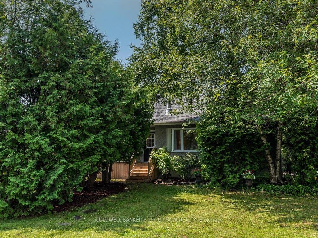 Photo de la propriété: 18 Sutton Place ON K2E 5G3