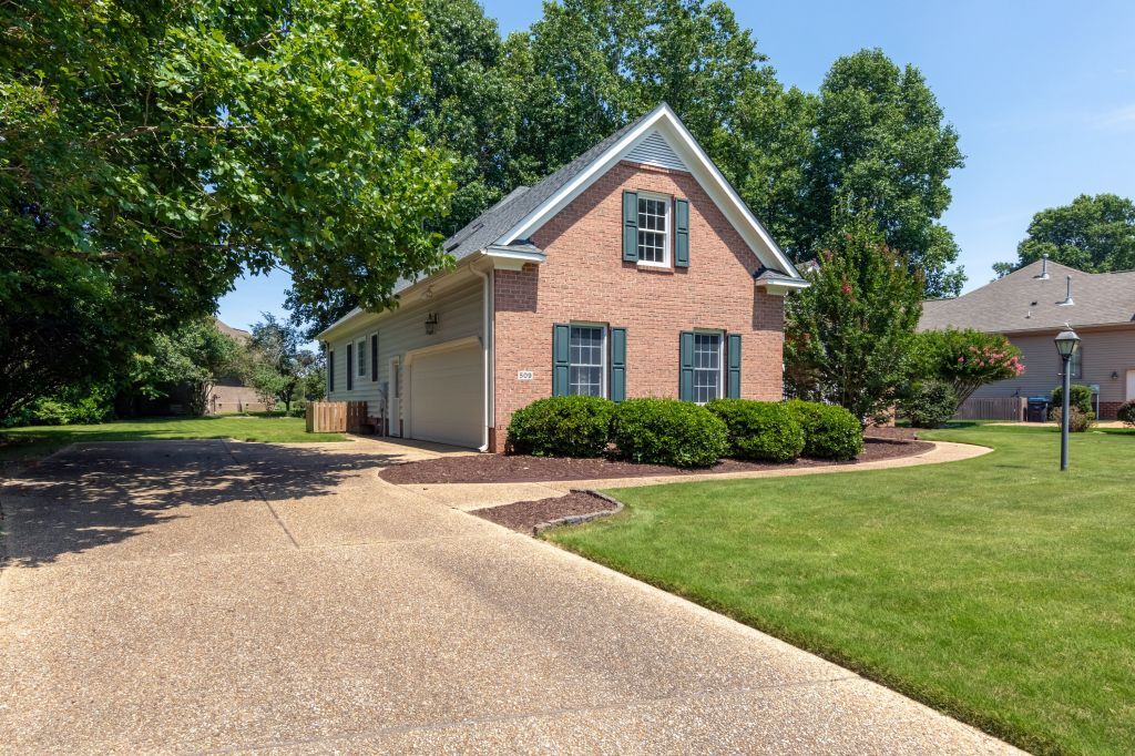 Property Photo:  509 Ashwood Drive  VA 23185 