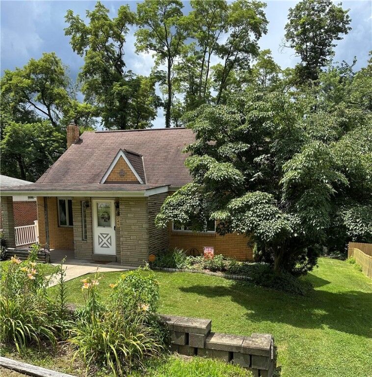Property Photo: 246 Maple Dr PA 15146