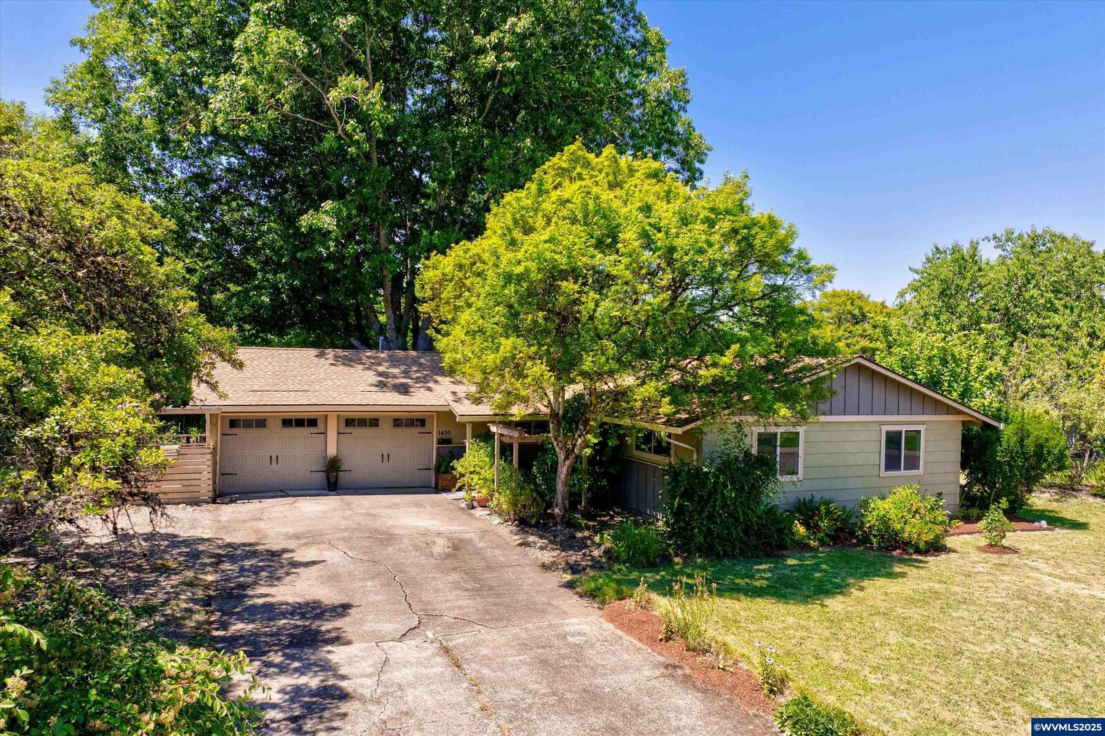 Property Photo: 1430 NW 15th St OR 97330