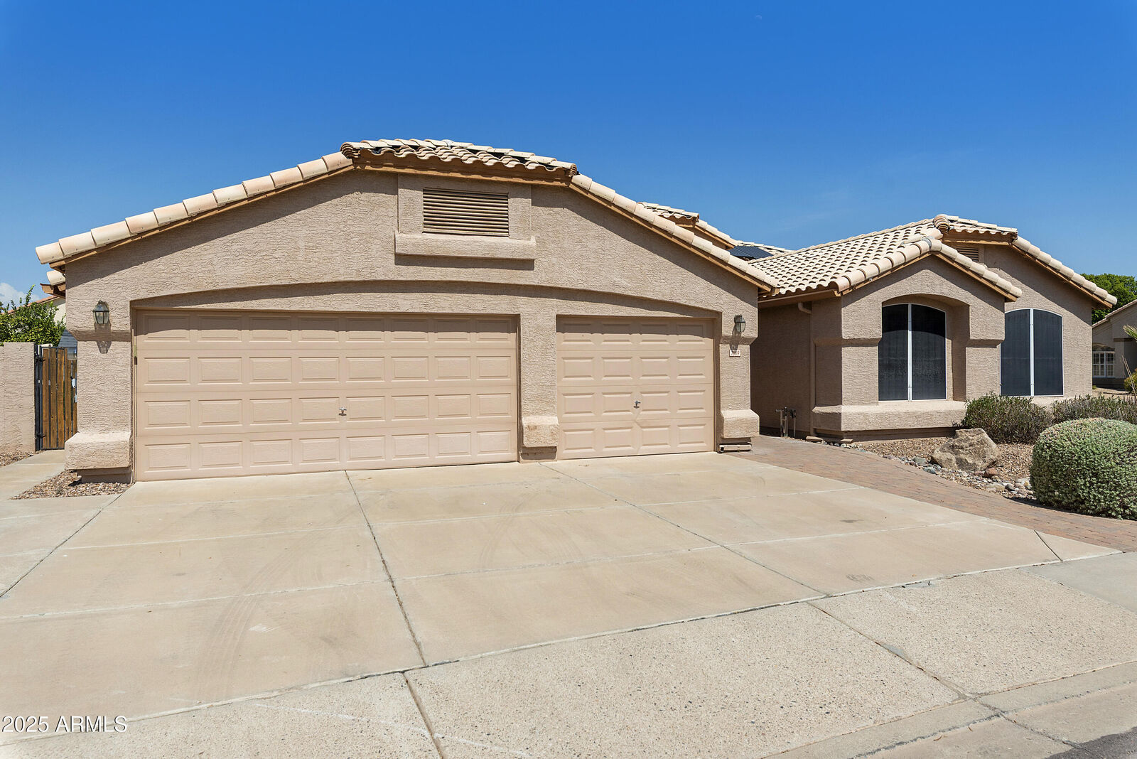 Property Photo: 7869 W Kristal Way AZ 85308