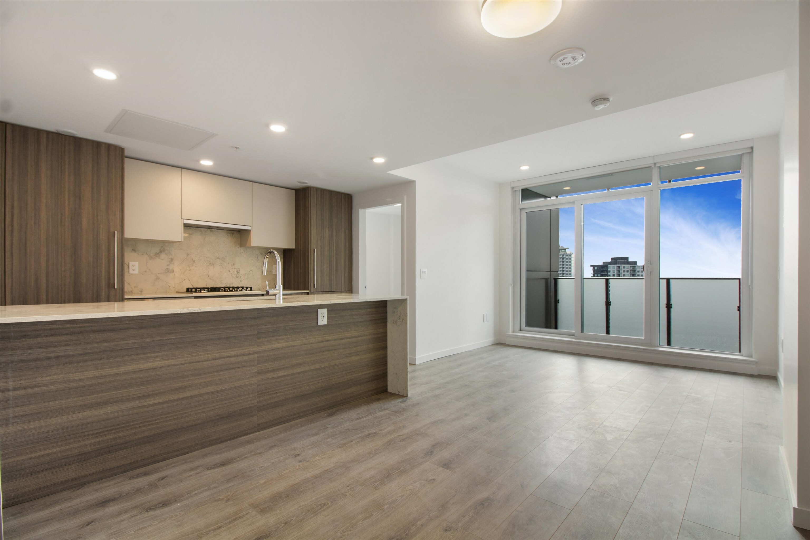 Property Photo: 10333 133 Street 2502 BC V3R 2H4