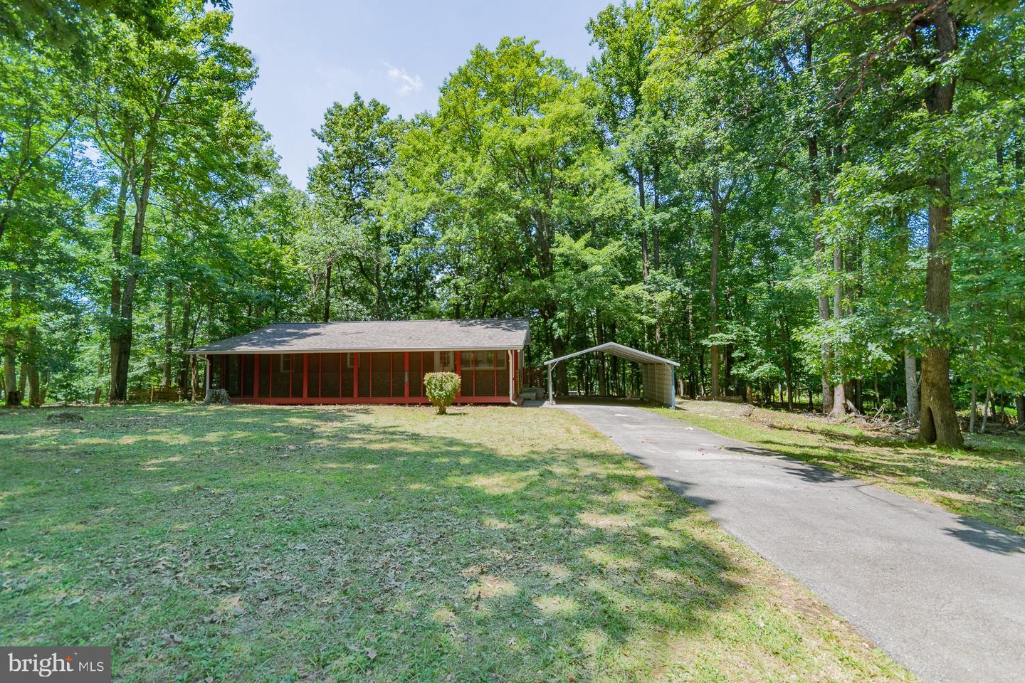 Property Photo: 559 Johnnycake Lane WV 25425