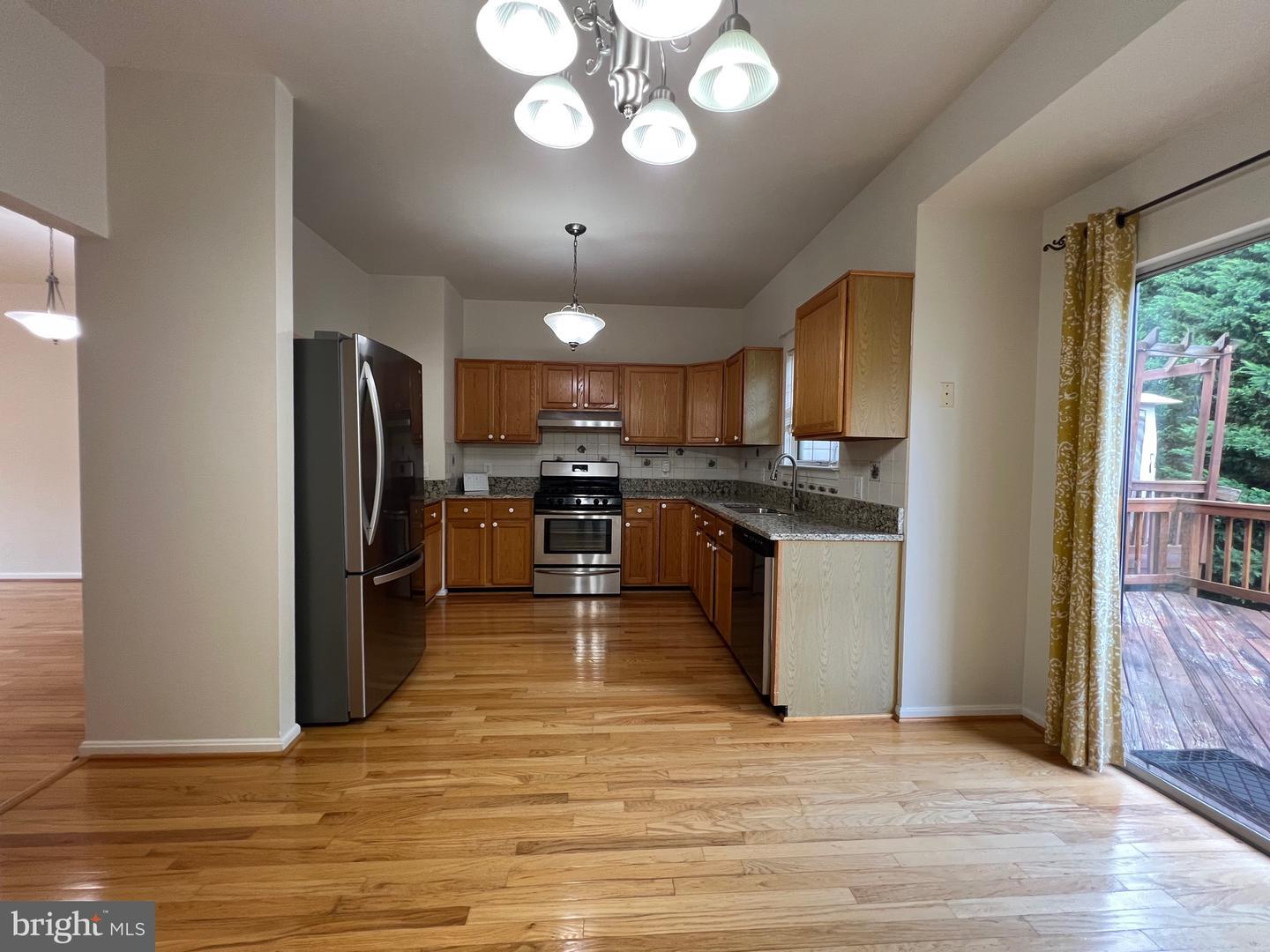 Property Photo: 6166 Kendra Way VA 20121