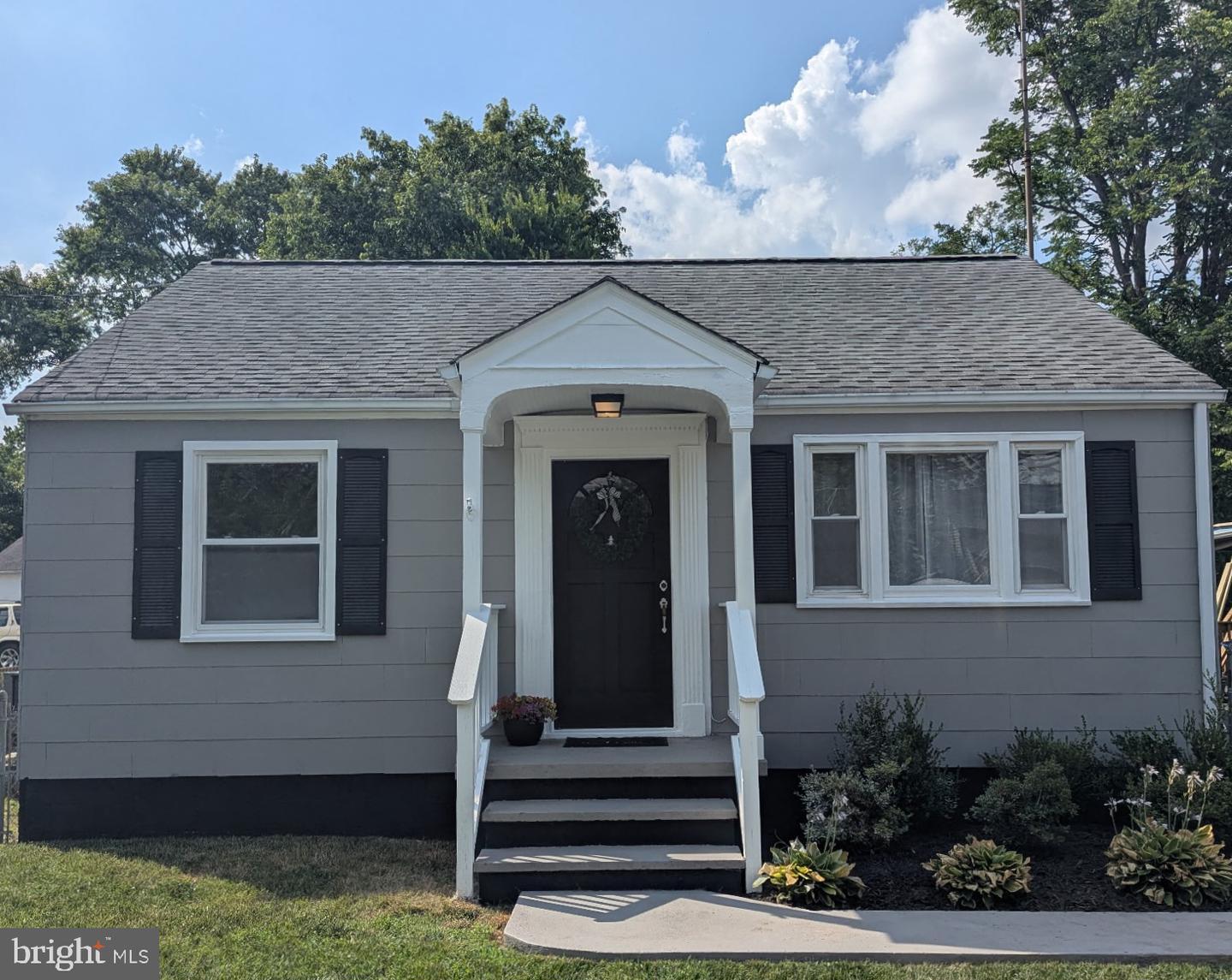 Property Photo: 411 Pratt Street VA 22405