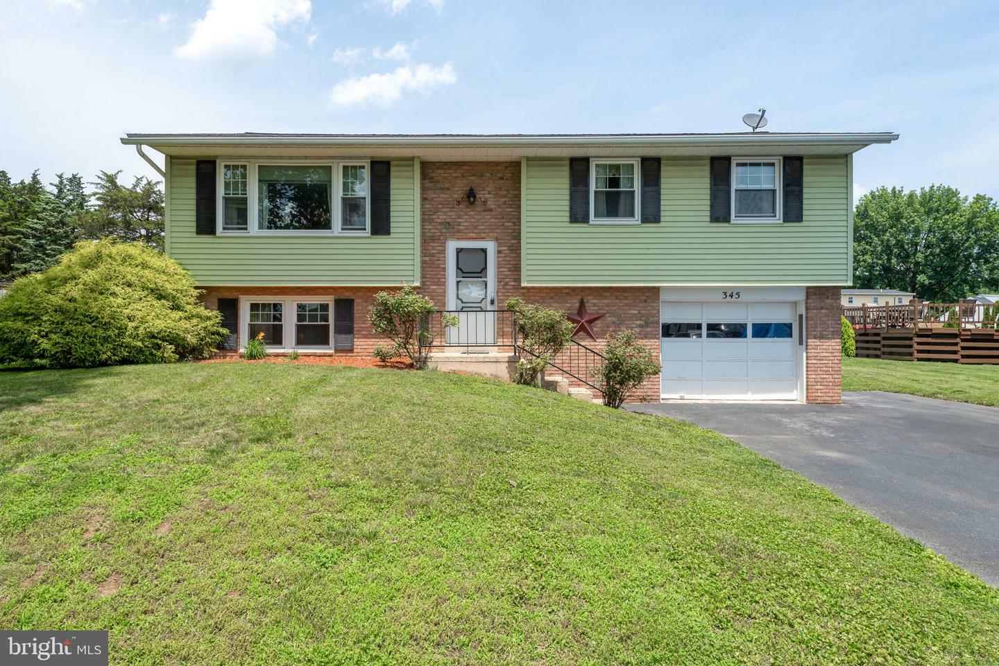 345 Caraway Drive  Mountville PA 17554 photo