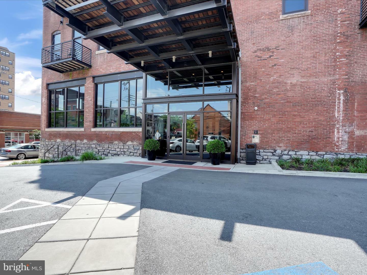 Property Photo: 41 W Lemon Street 202 PA 17603