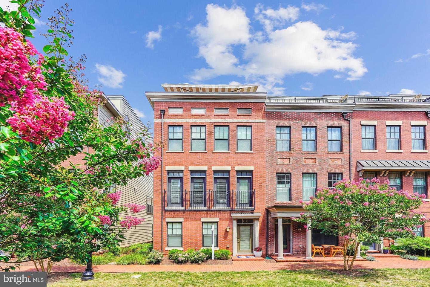 Property Photo: 415 Bicksler Square SE VA 20175