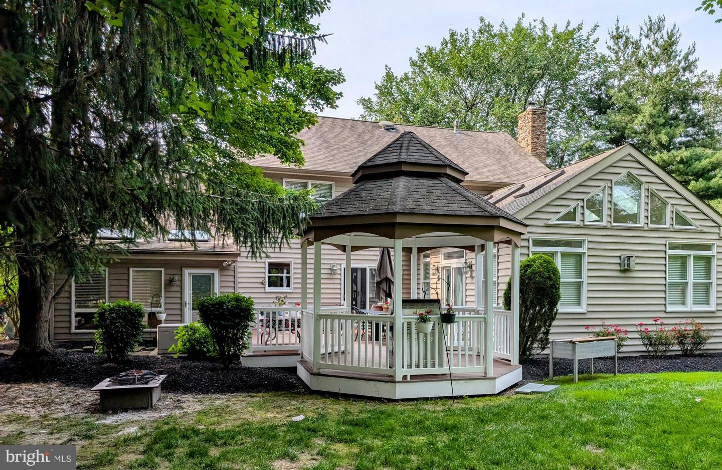 Property Photo: 1495 Estate Lane PA 18966