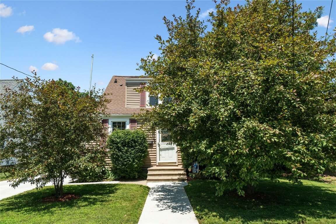 Property Photo: 1207 E 4th Street IA 52349