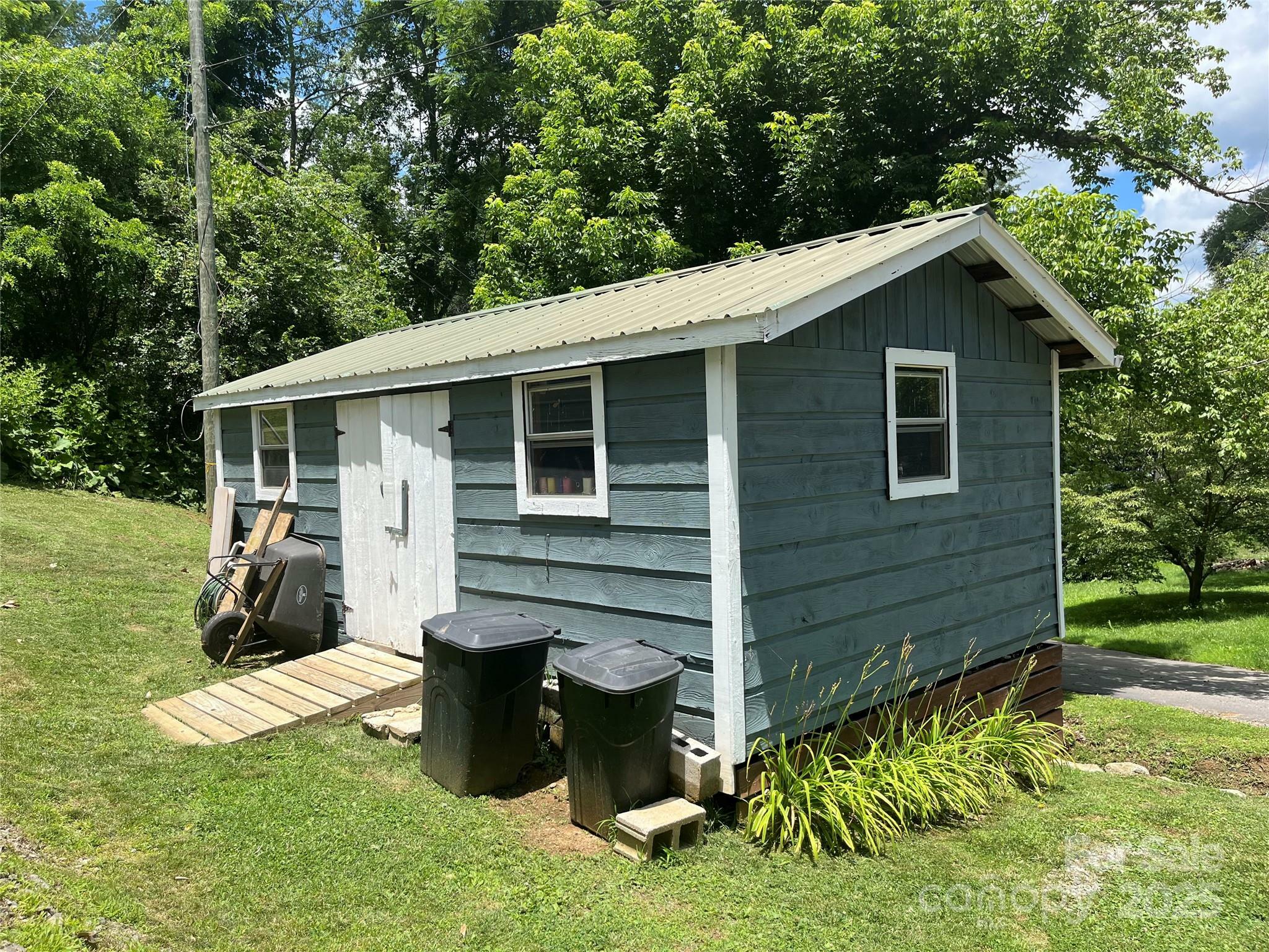 Property Photo: 69 Devlin Street NC 28716