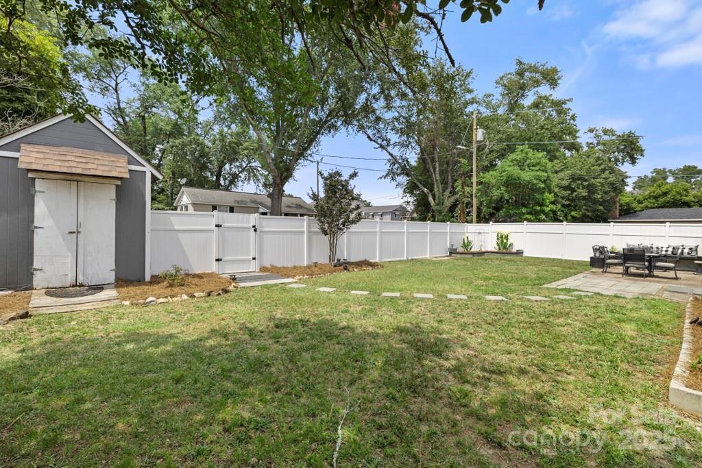 Property Photo: 305 E Marion Street SC 29067