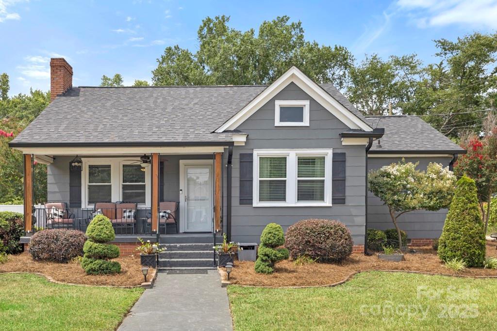 Property Photo: 305 E Marion Street SC 29067