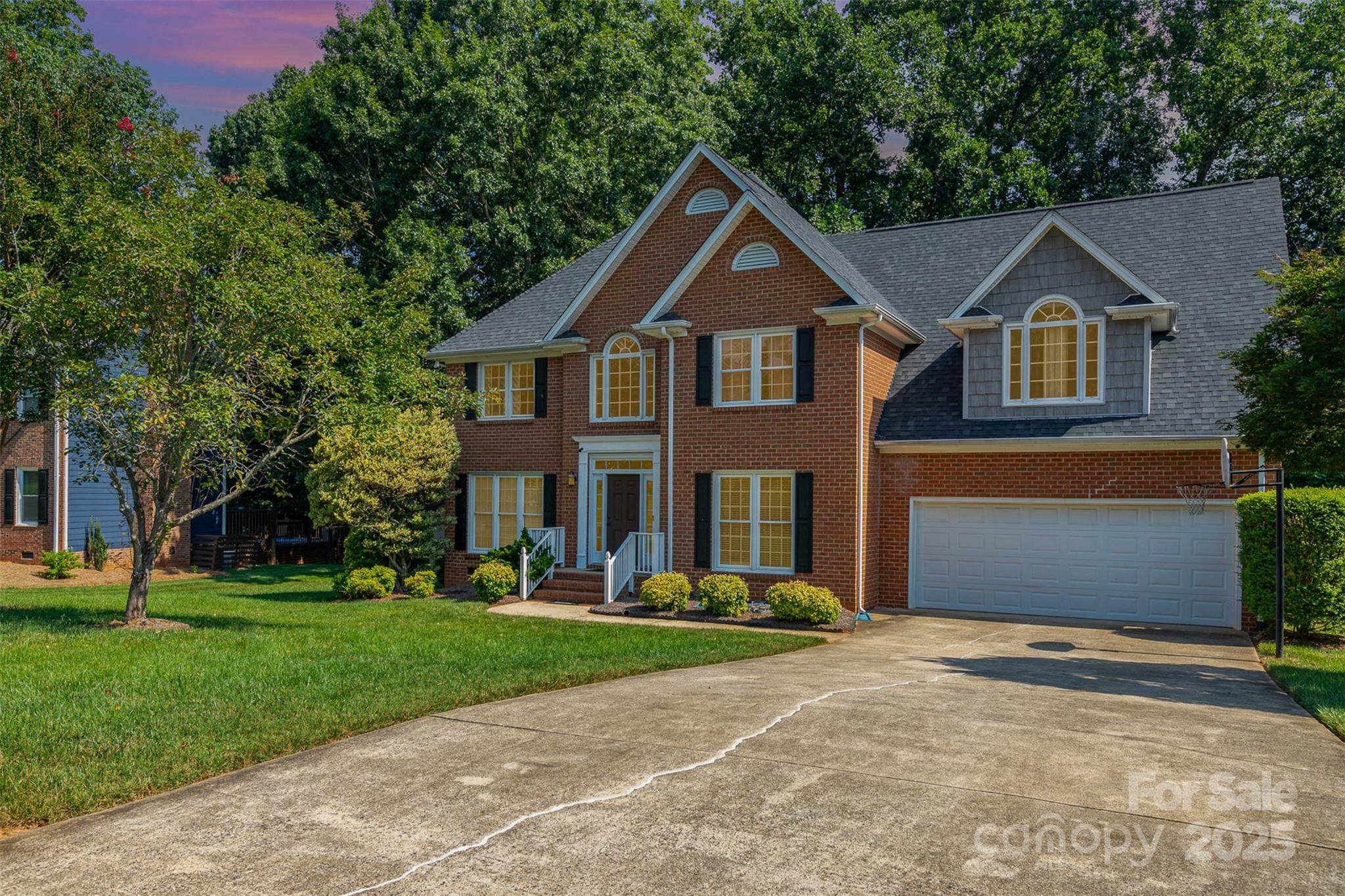 Property Photo: 1630 Village Court NC 28054