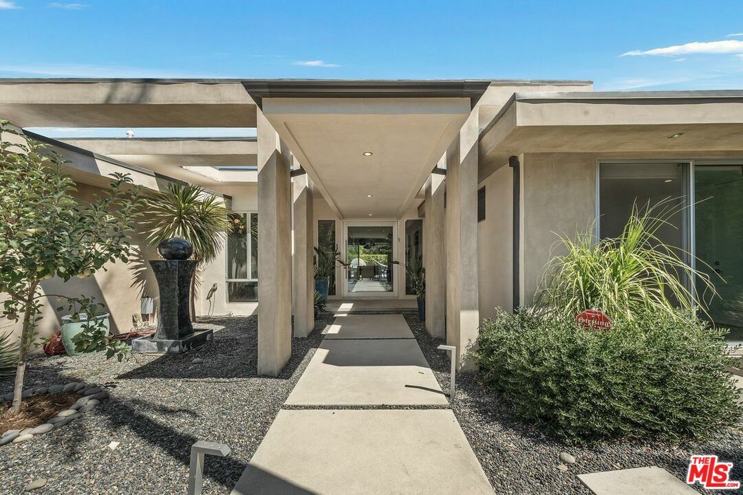 Property Photo: 3112 Corda Dr CA 90049