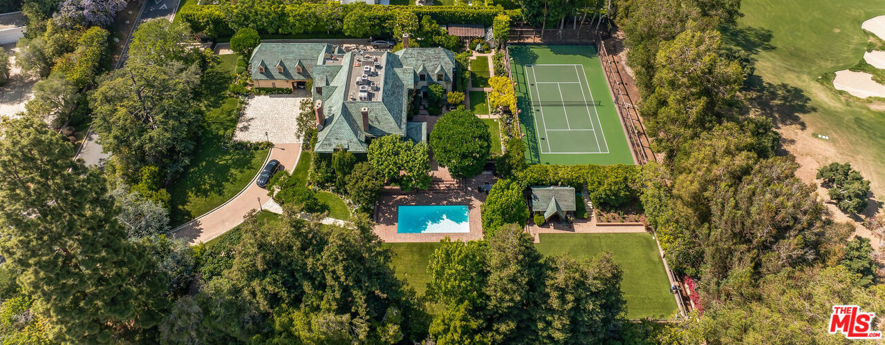 Property Photo:  570 S Mapleton Dr  CA 90024 