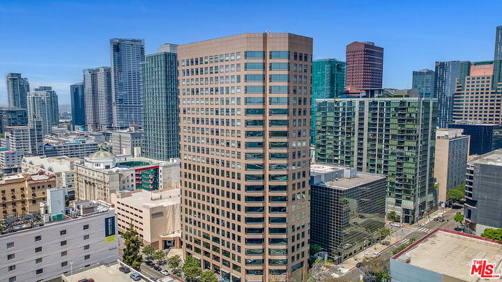 Property Photo:  801 S Grand Ave  CA 90017 
