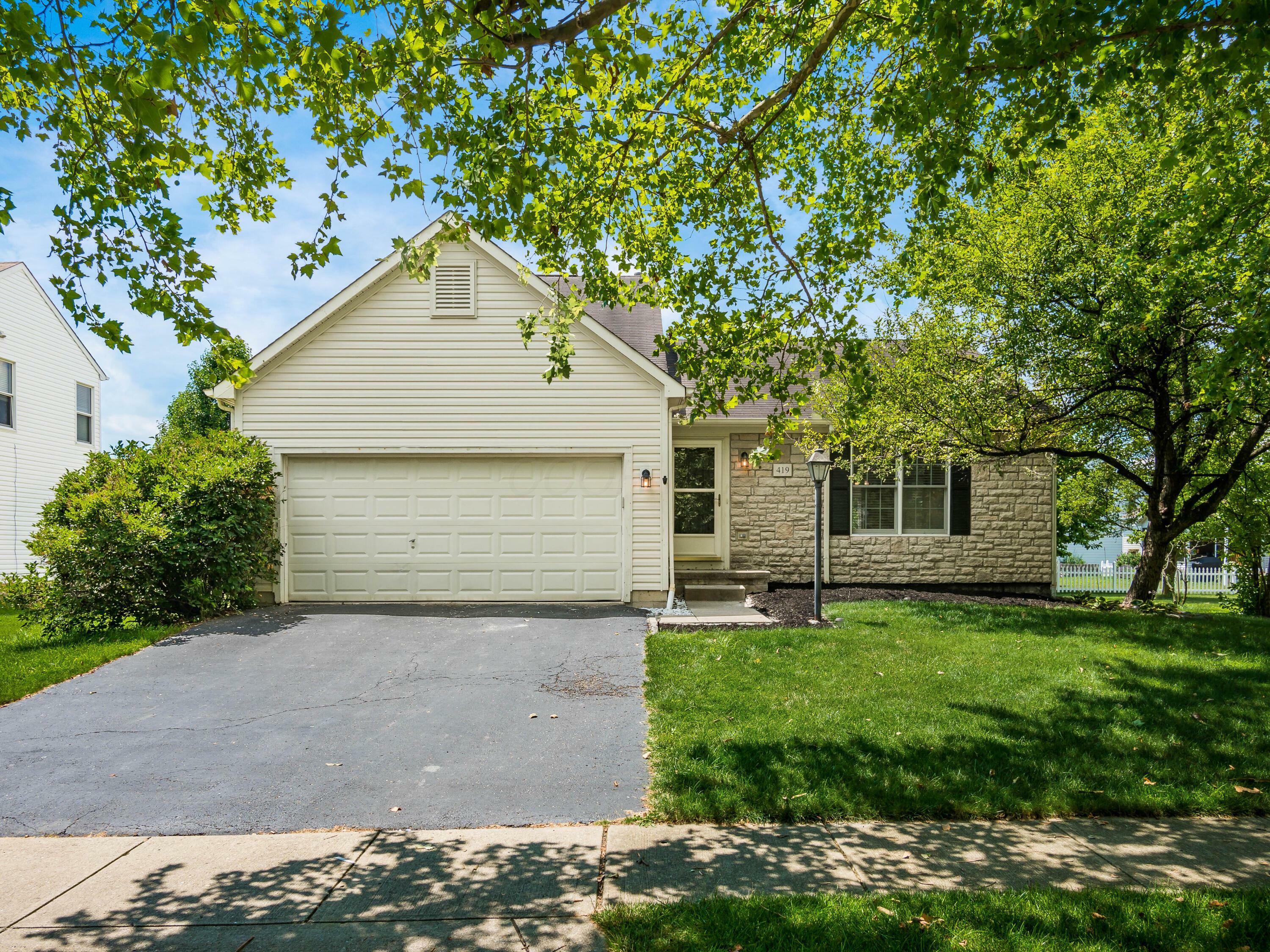Property Photo: 419 Sycamore Creek Street OH 43147