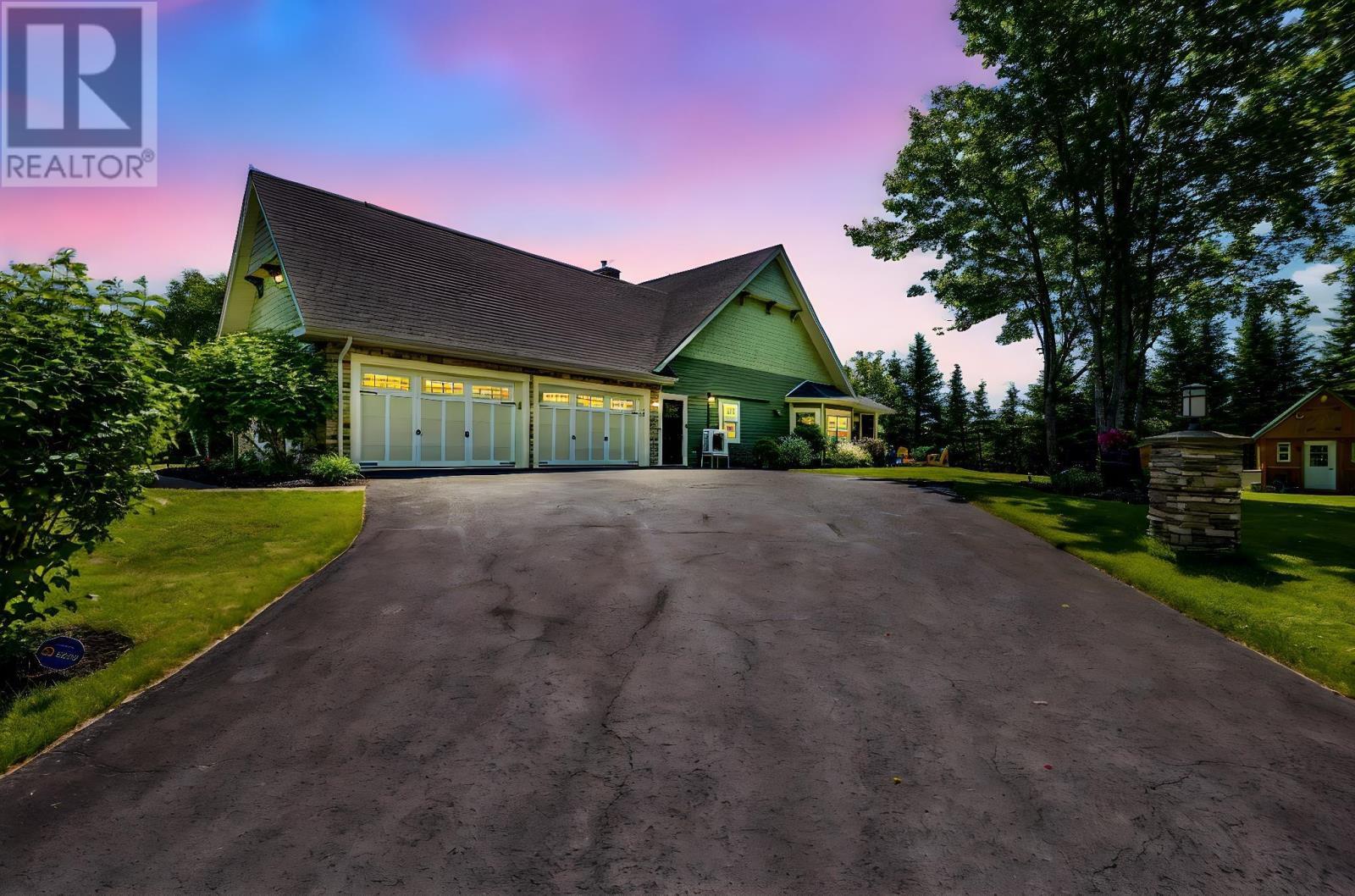 Property Photo: 15 Norwood Court NS B3E 1G3
