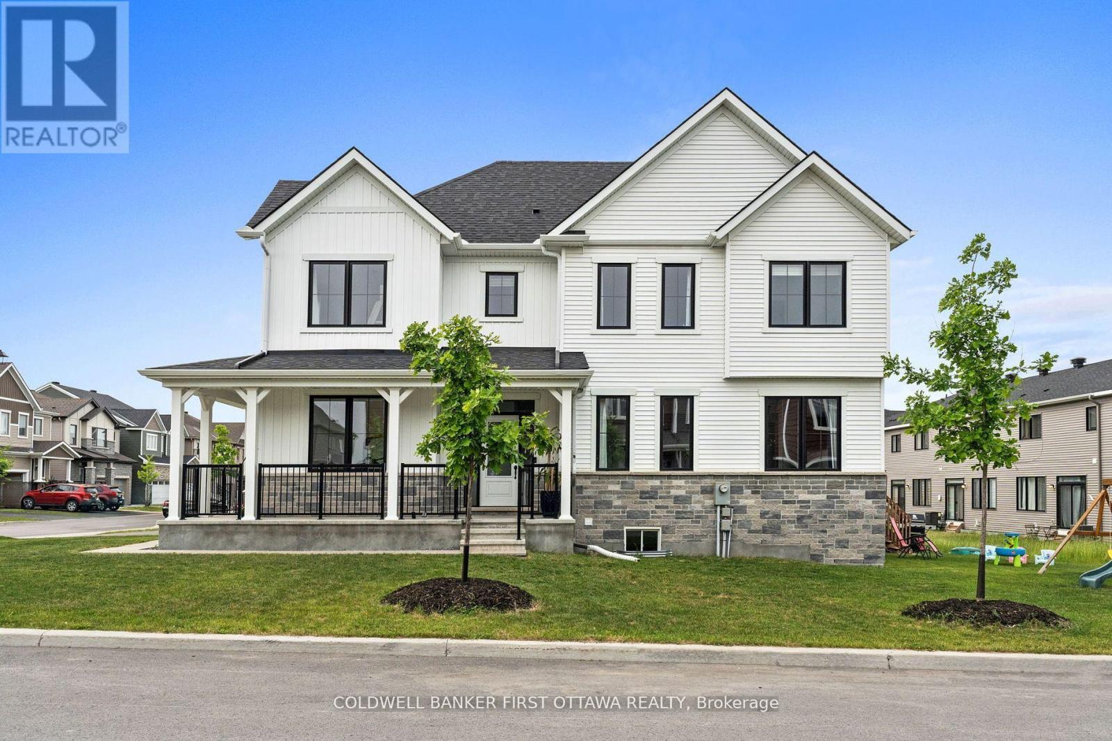 Photo de la propriété: 10 Racemose Street ON K2J 6Z9