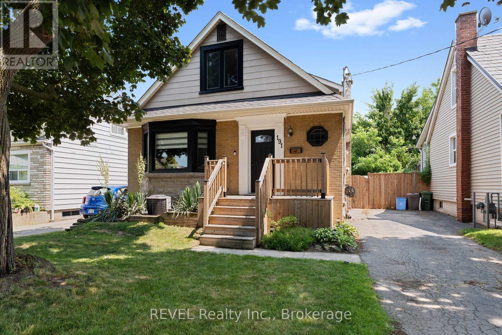 Property Photo: 191 Auburn Avenue ON L8K 3B4