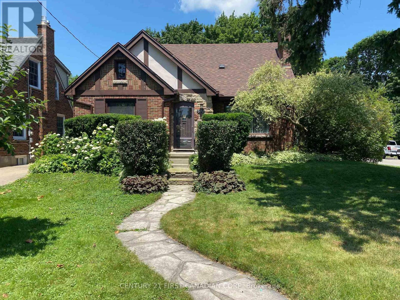 Photo de la propriété: 572 Cheapside Street ON N5Y 3X6