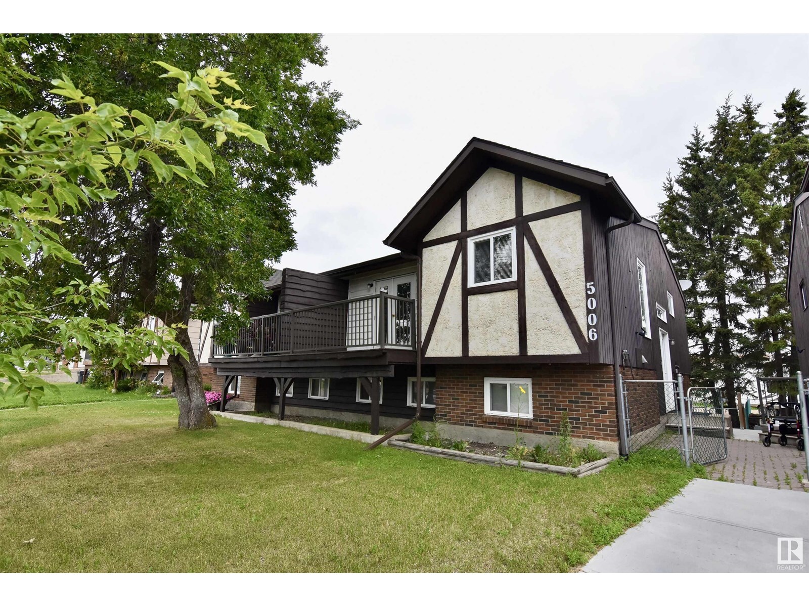 Property Photo: 5006/5008 54 Av AB T0A 3A1
