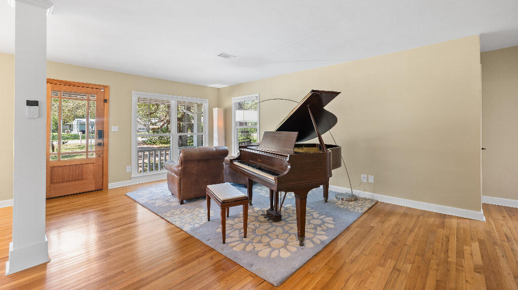 Property Photo: 420 Fairpoint Drive FL 32561