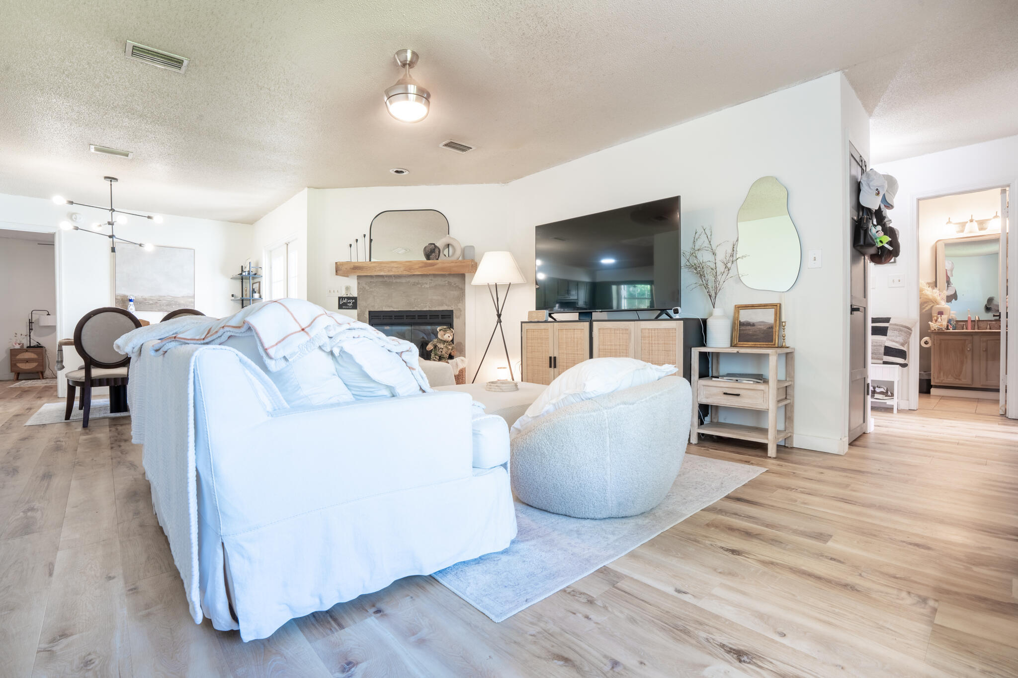 Property Photo: 406 Rosewood Avenue FL 32569