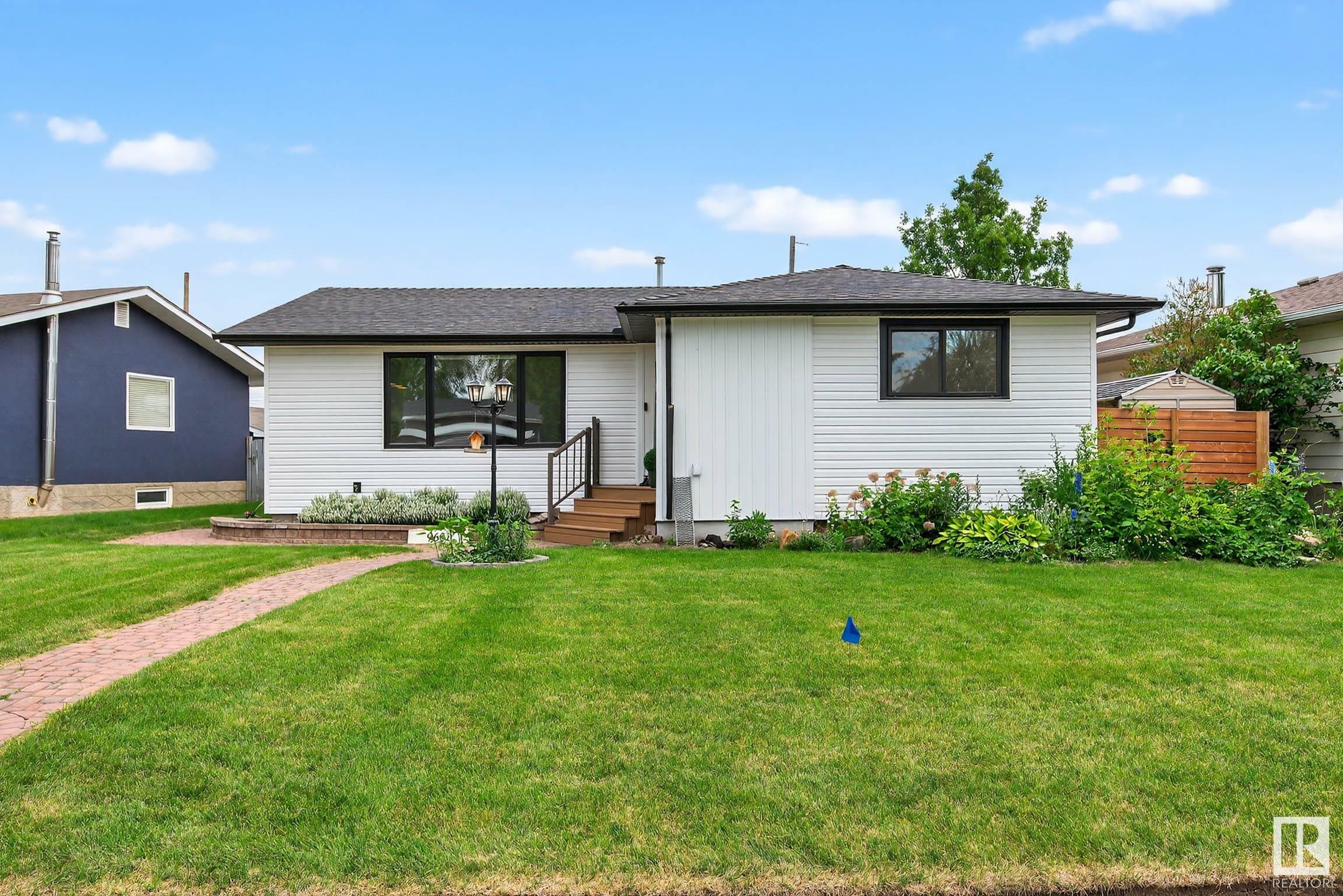 9631 67A Street NW  Edmonton AB T6B 1R9 photo