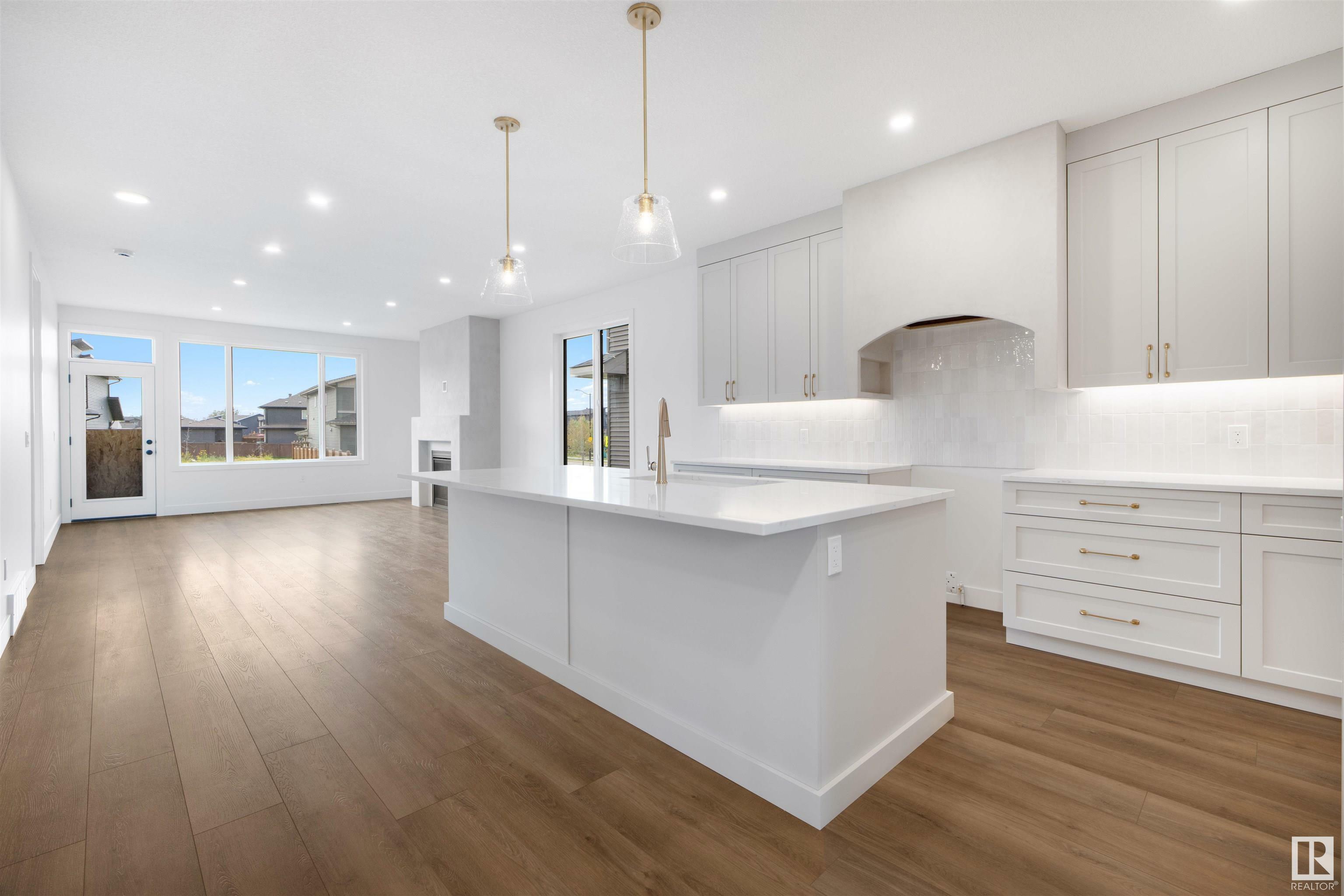 Property Photo: 3 Sydwyck Circle AB T7X 0A0